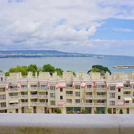 саут на плажа - South On The Apartment Varna